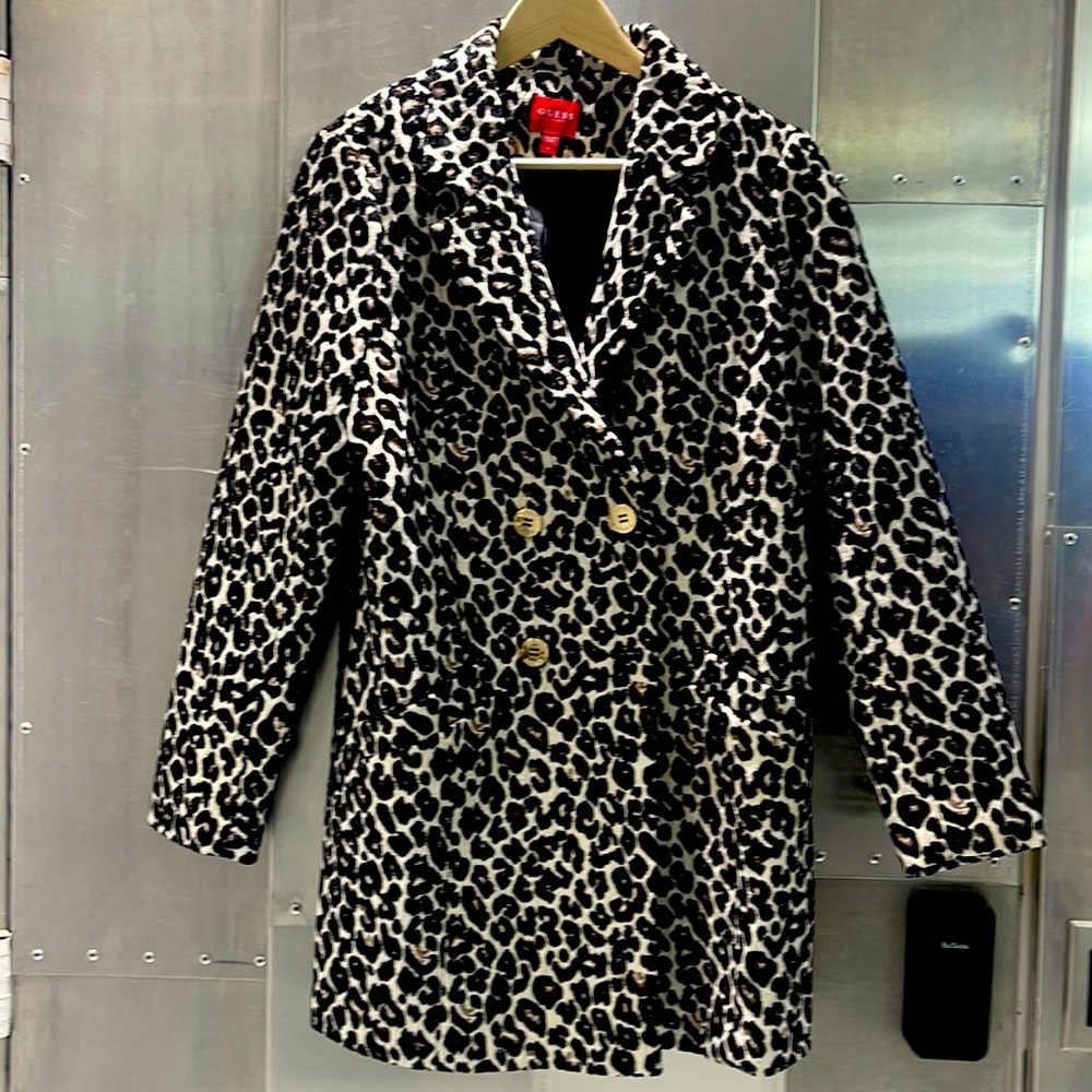 Guess size large nwot leopard jacket luxurious feel, heavy lined gold detail